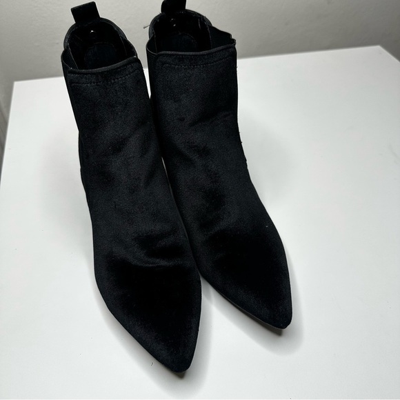 Guess Black Velvet Chelsea Booties Size 7.5 Boots Party Ankle Booties Block Heel - Picture 8 of 9